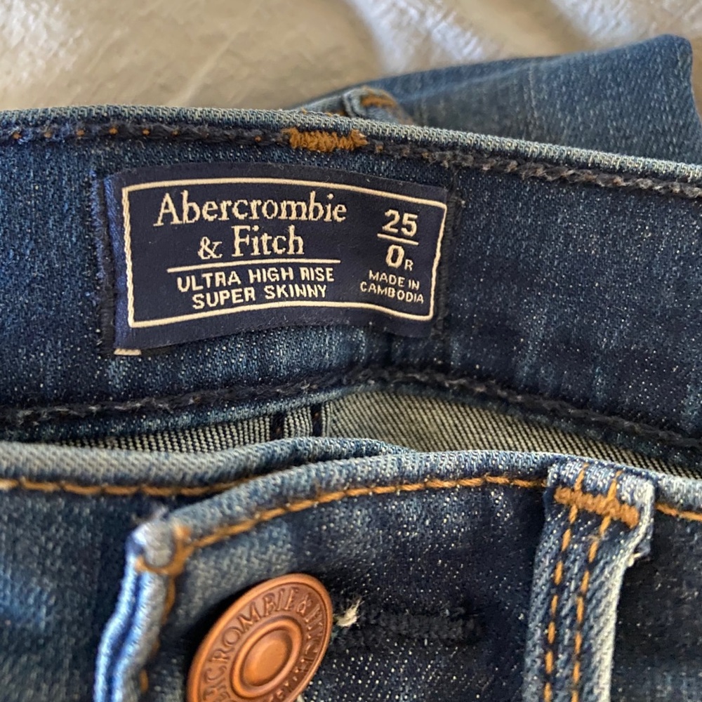 NWOT AF High-Rise Jeans